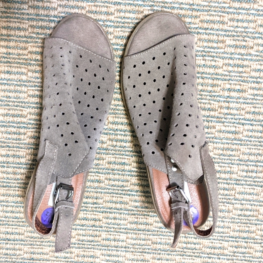 2/$10 Steve Madden heeled shoes